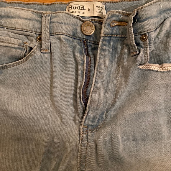 Women’s size 5/6 light wash ripped skinny jeans - Picture 4 of 9